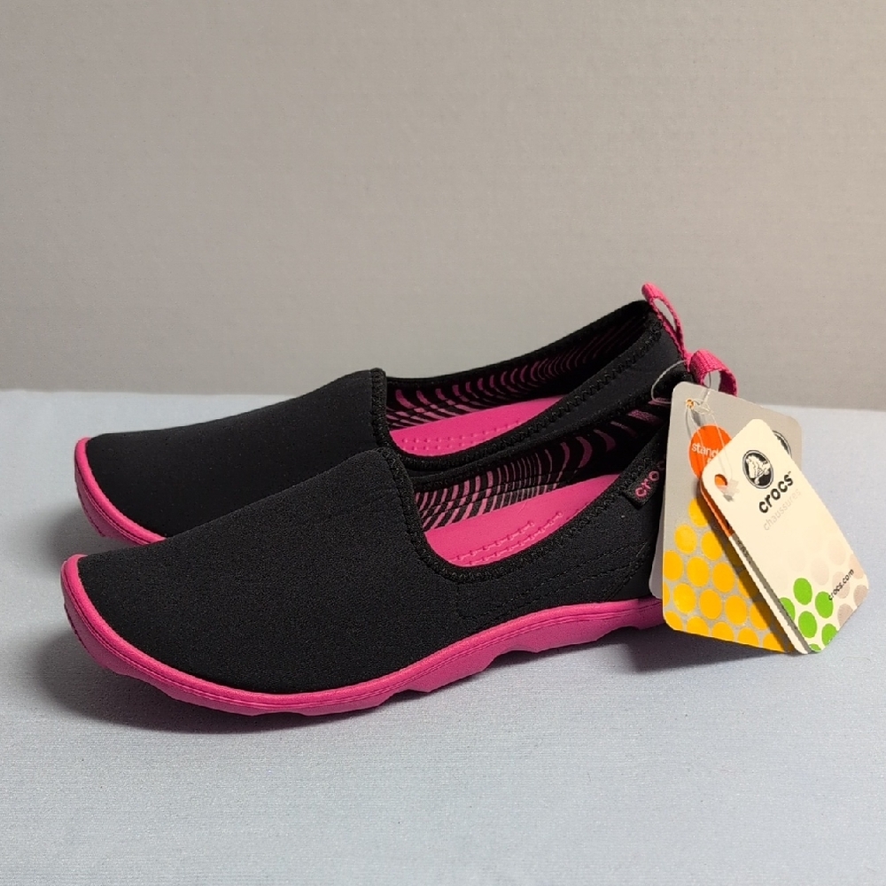 CROCS Duet Busy Day Skimmer Black /Fushia  Flats Size 7 Standard Fit